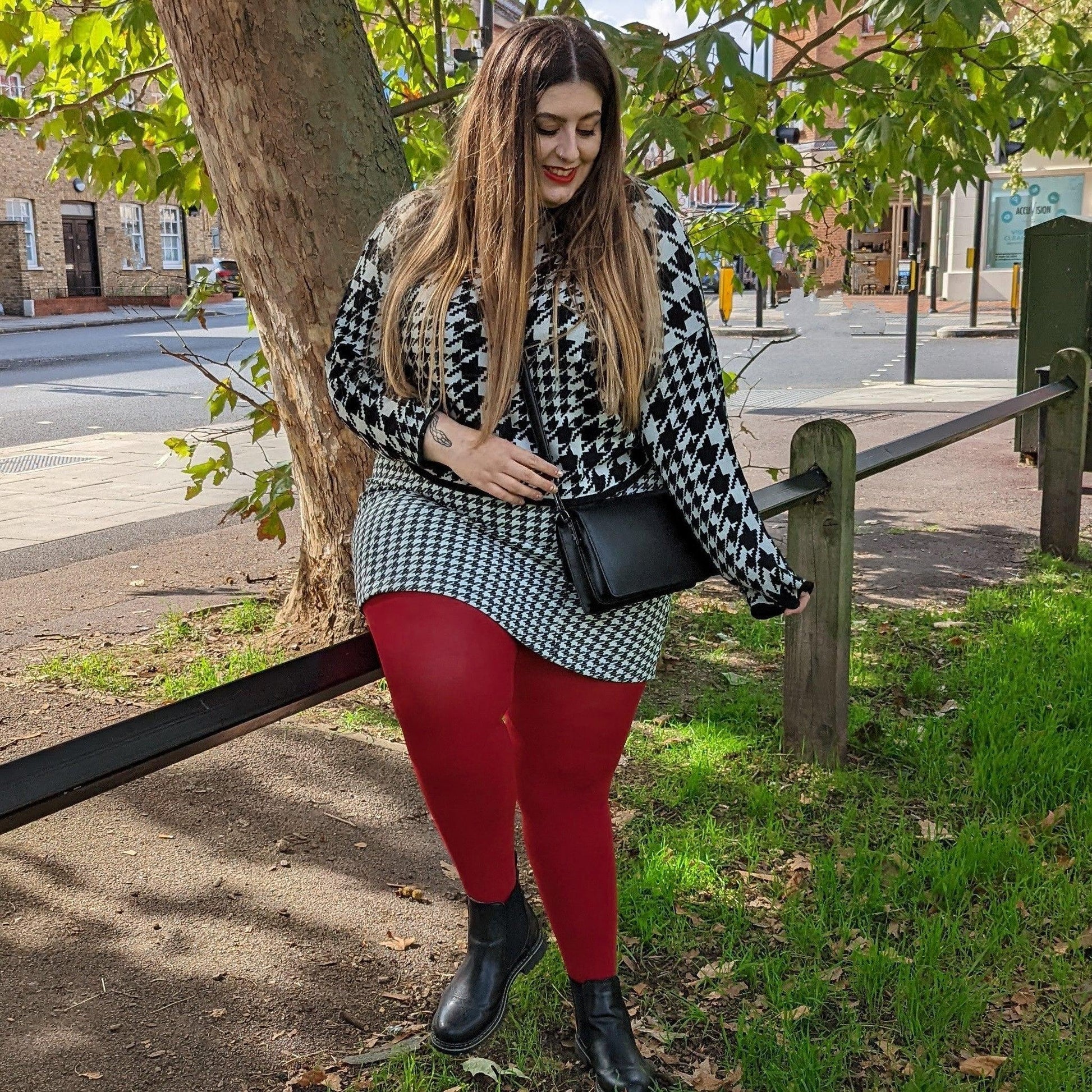120 Denier Tights - Blood Red - Snag