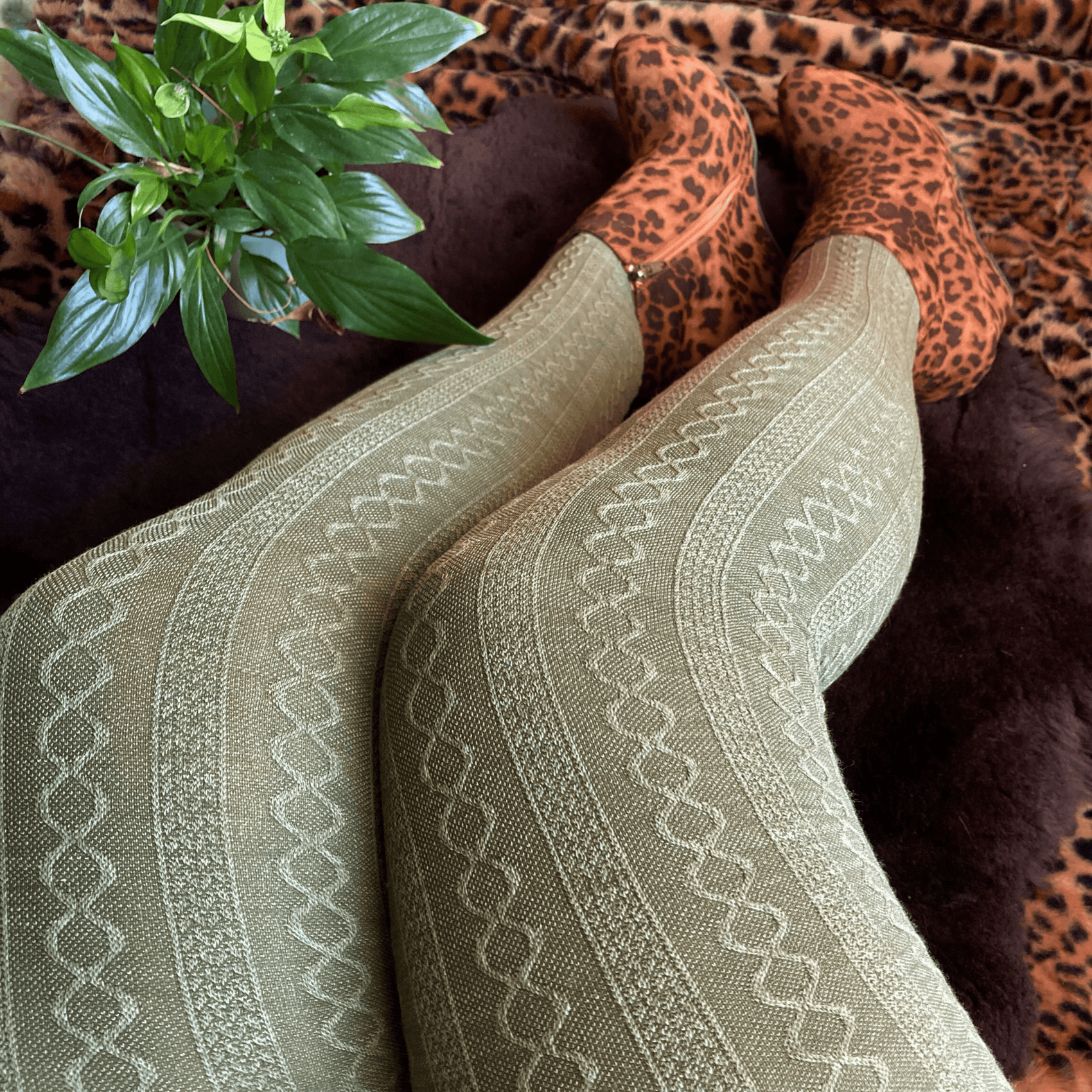 Grannies Cable Knit Wool Tights (V1) - Peace
