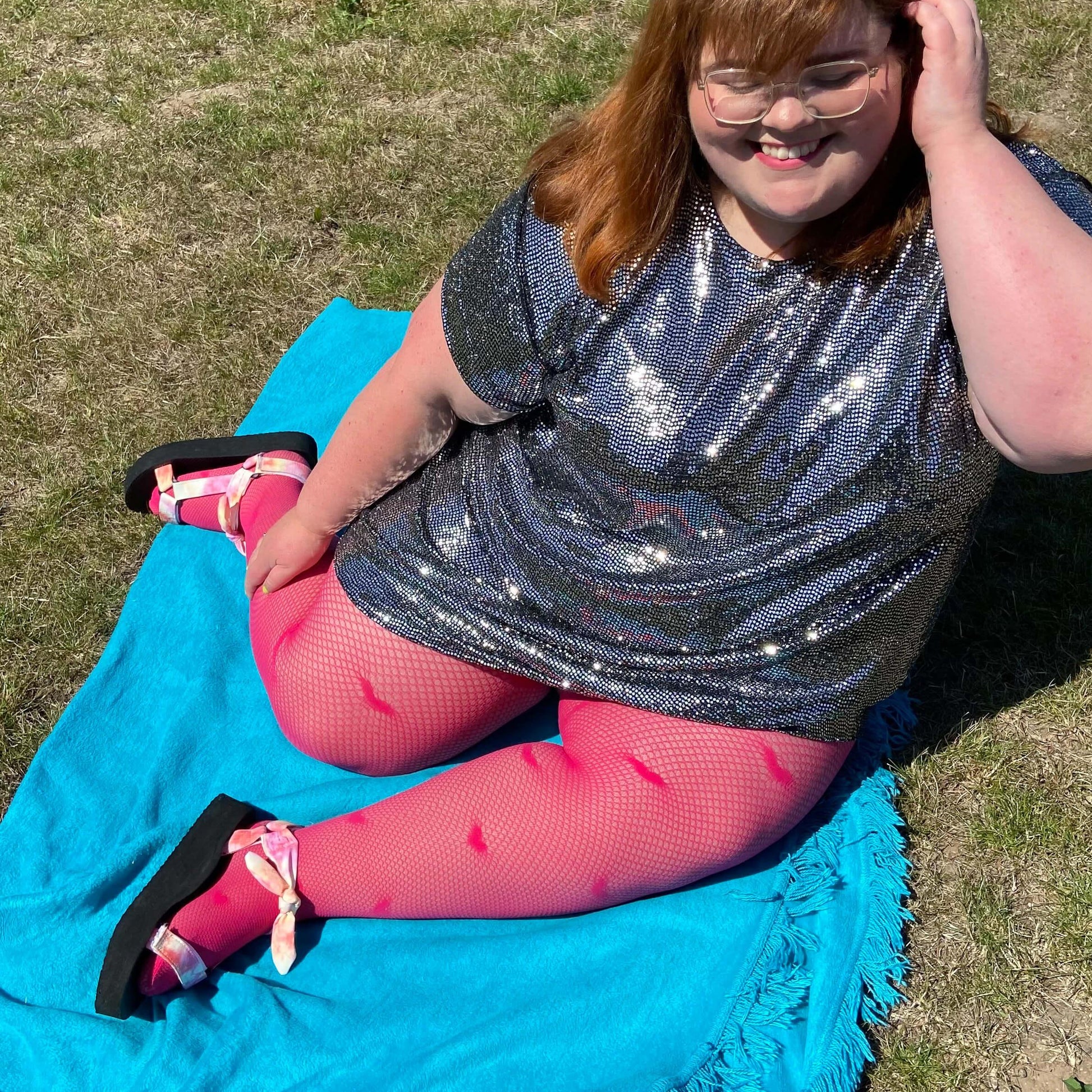 Fishnets - Fishing for Love - Pomegranate - Snag